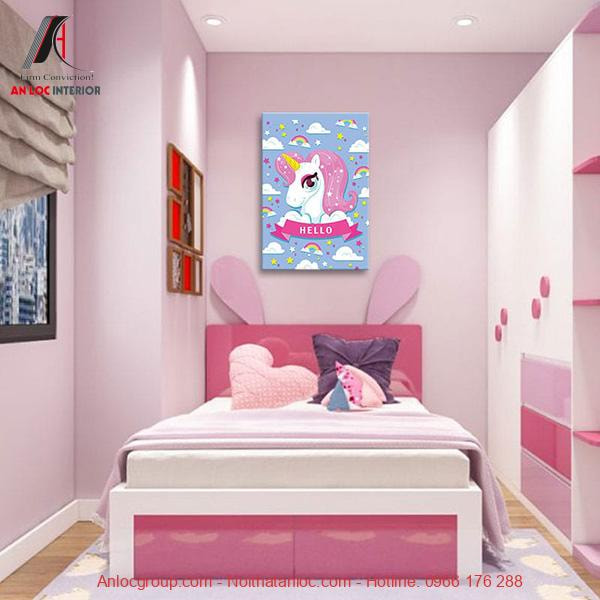 Mẫu 10: Các cấp độ của màu hồng được thể hiện mạnh mẽ trong phòng ngủ nhỏ này