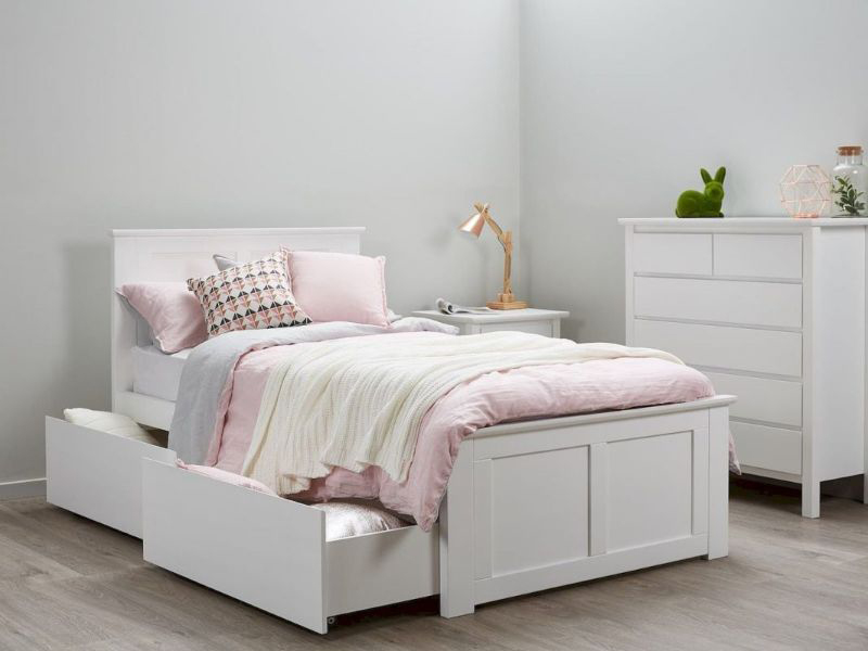 Mẫu 06: Giường ngủ màu trắng có ngăn để đồ tiện dụng cho bé