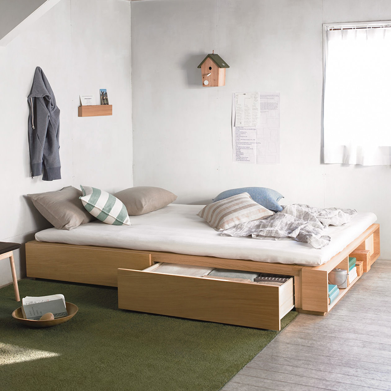Mẫu 16: Giường ngủ gỗ pallet thiết kế thông minh tích hợp ngăn đựng đồ 