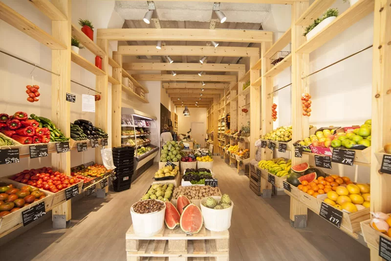 Mẫu 5: Thiết kế cửa hàng trái cây đẹp mắt, gần gũi với chất liệu gỗ tự nhiên 